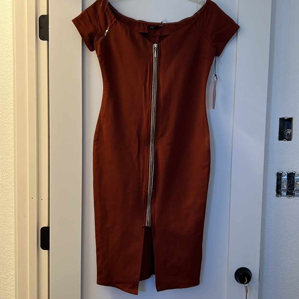 Dress - Picture 2 of 2